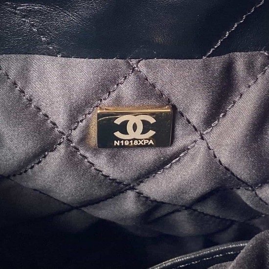 CHANEL 22 MINI HANDBAG Shiny Grained Calfskin, Gold-Tone Black AS3980