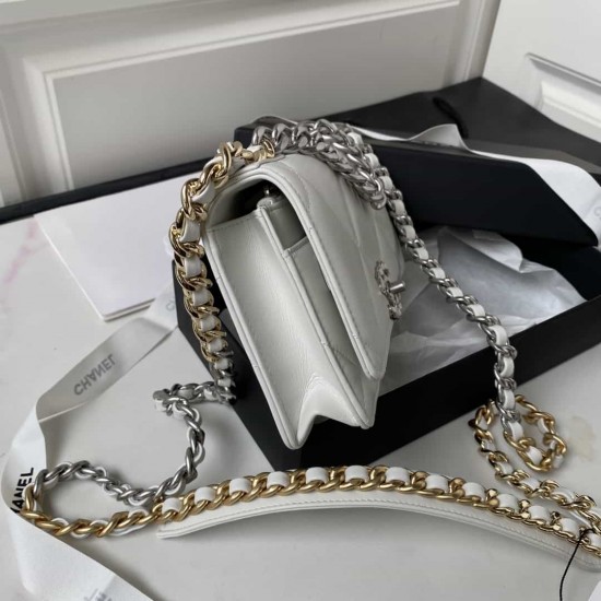 CHANEL 19 WALLET ON CHAIN White AP3267 