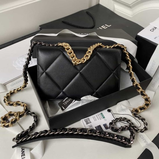 CHANEL 19 WALLET ON CHAIN Black AP3267 