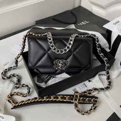 CHANEL 19 WALLET ON CHAIN Black AP3267 