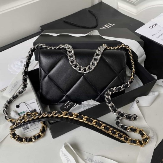 CHANEL 19 WALLET ON CHAIN Black AP3267 