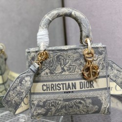 Christian Dior Medium Lady Dior Bag M0565