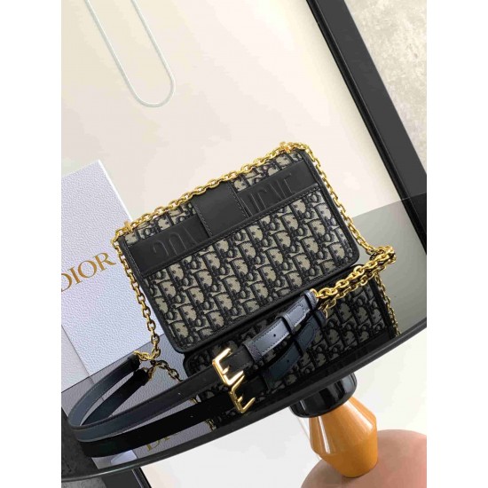 Christian Dior 30 Montaigne Chain Bag  M9208