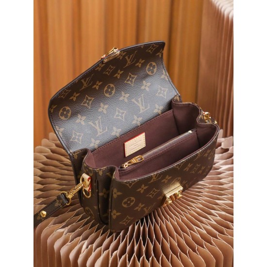 Louis Vuitton Pochette Métis East West M46279 