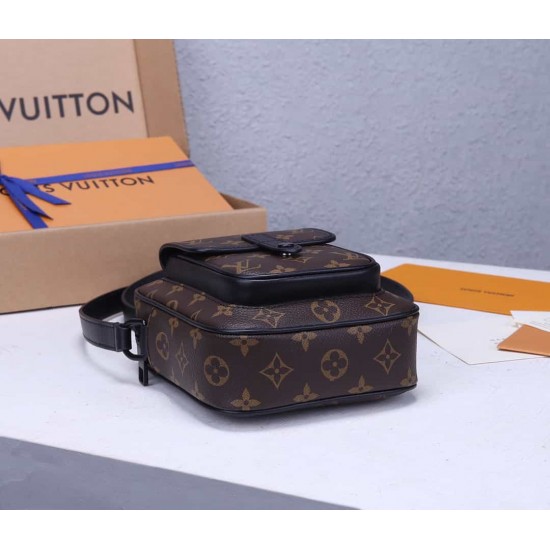 Louis Vuitton Christopher Wearable Wallet M69404