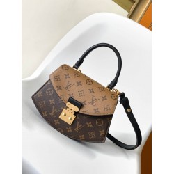 Louis Vuitton The Tilsitt handbag M46548