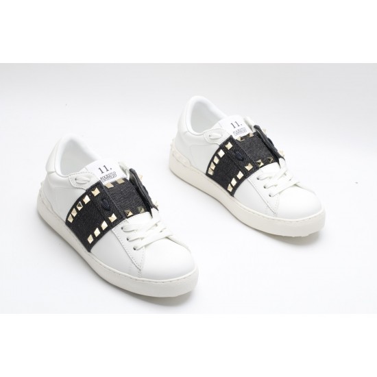 VALENTINO GARAVANI Rockstud Untitled Leather Sneakers