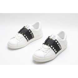 VALENTINO GARAVANI Rockstud Untitled Leather Sneakers