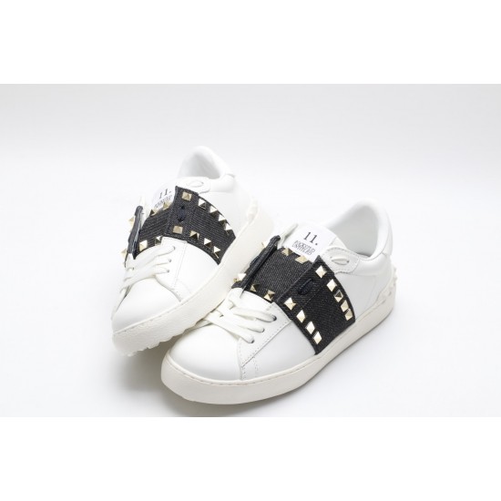 VALENTINO GARAVANI Rockstud Untitled Leather Sneakers