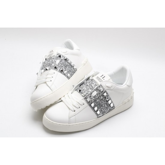 VALENTINO GARAVANI Rockstud Untitled Leather Sneakers