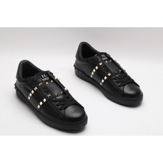 VALENTINO GARAVANI Rockstud Untitled Leather Sneakers