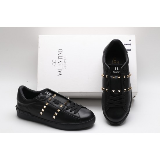 VALENTINO GARAVANI Rockstud Untitled Leather Sneakers