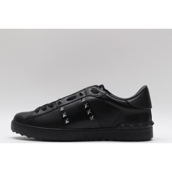 VALENTINO GARAVANI Rockstud Untitled Leather Sneakers