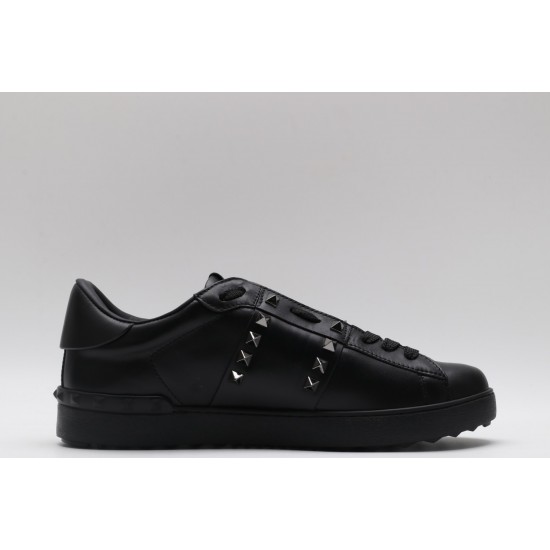 VALENTINO GARAVANI Rockstud Untitled Leather Sneakers