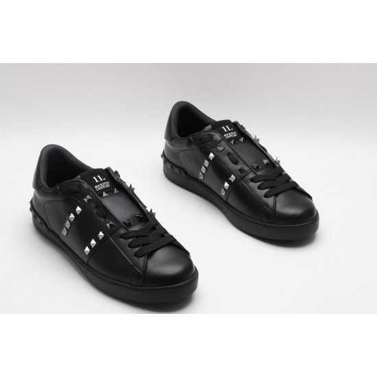 VALENTINO GARAVANI Rockstud Untitled Leather Sneakers