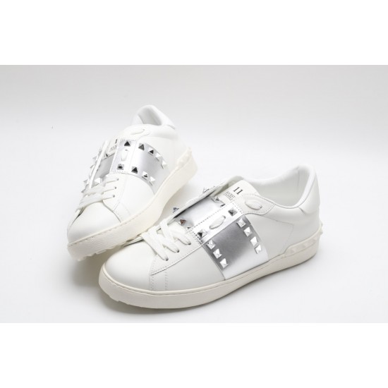 VALENTINO GARAVANI Rockstud Untitled Leather Sneakers