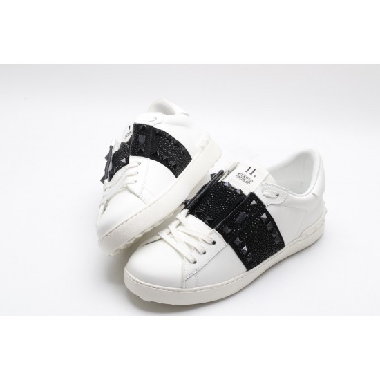 VALENTINO GARAVANI Rockstud Untitled Leather Sneakers