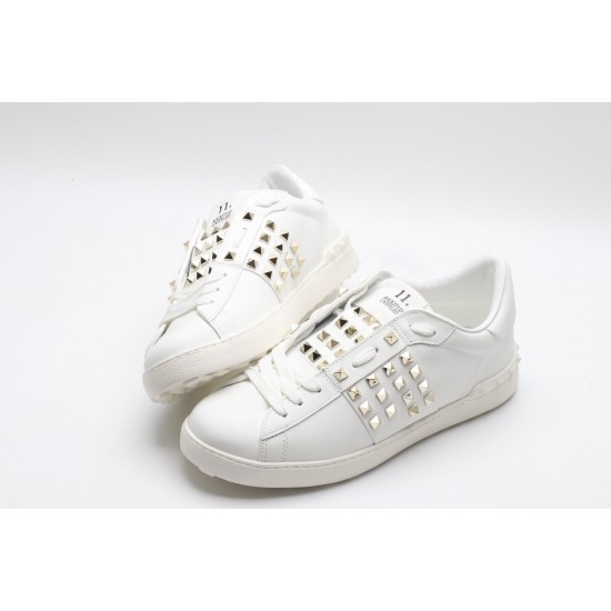 VALENTINO GARAVANI Rockstud Untitled Leather Sneakers