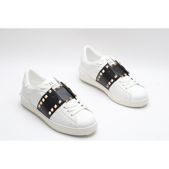 VALENTINO GARAVANI Rockstud Untitled Leather Sneakers