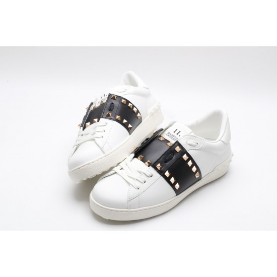 VALENTINO GARAVANI Rockstud Untitled Leather Sneakers