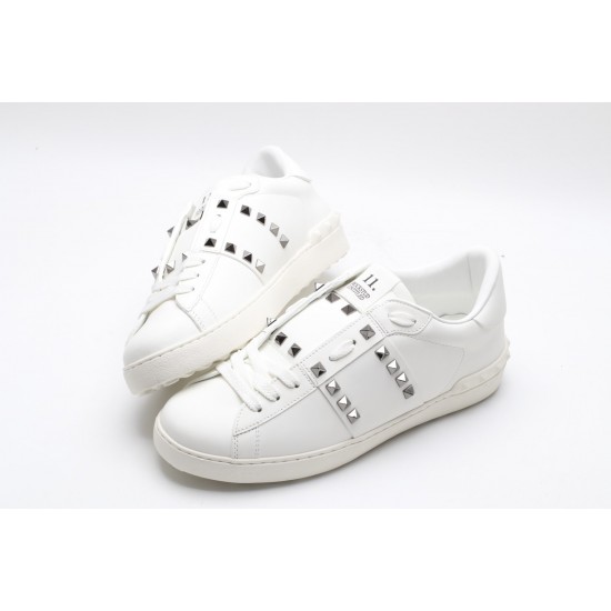 VALENTINO GARAVANI Rockstud Untitled Leather Sneakers